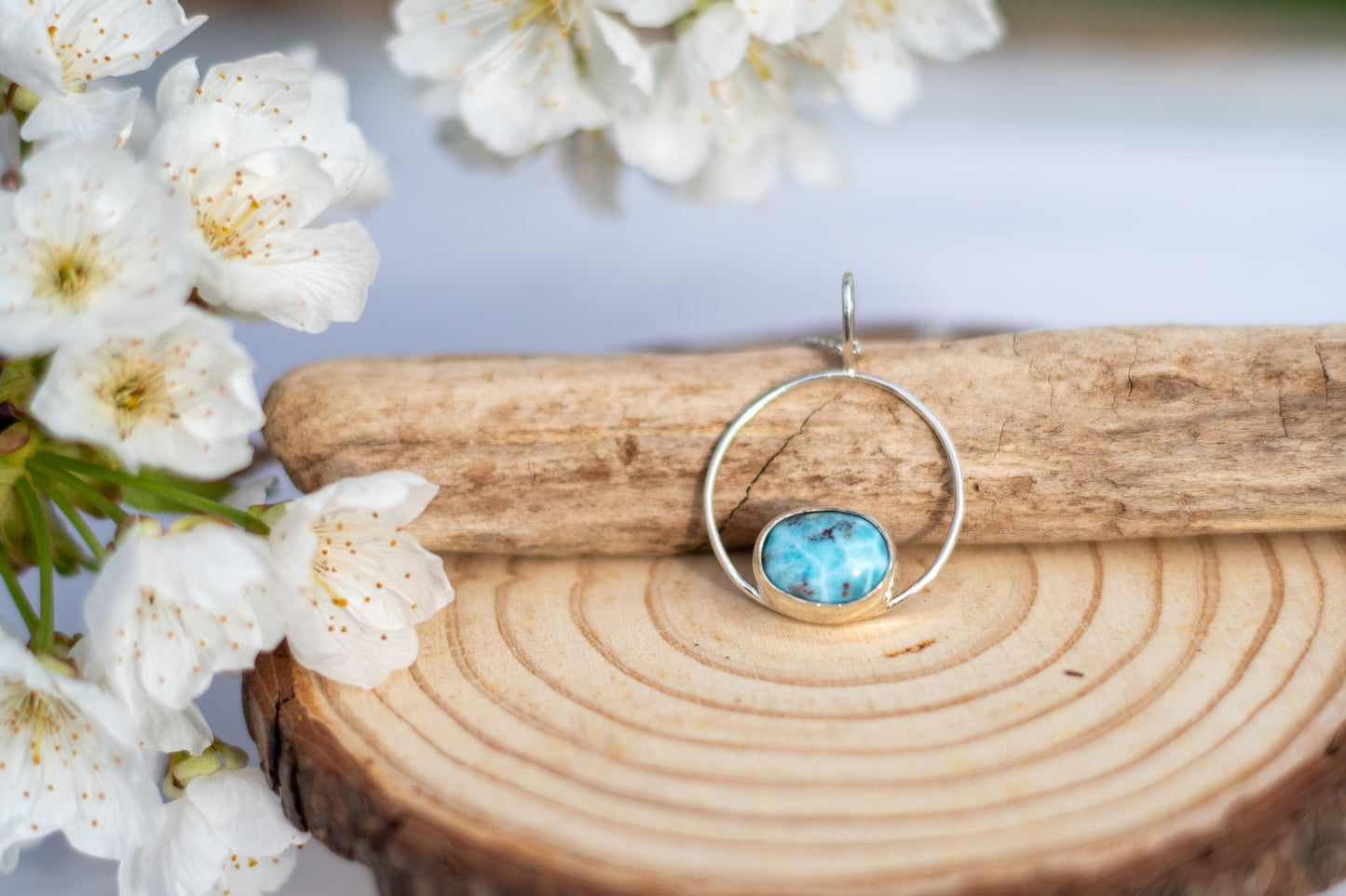 Colgante susurro de agua con Larimar