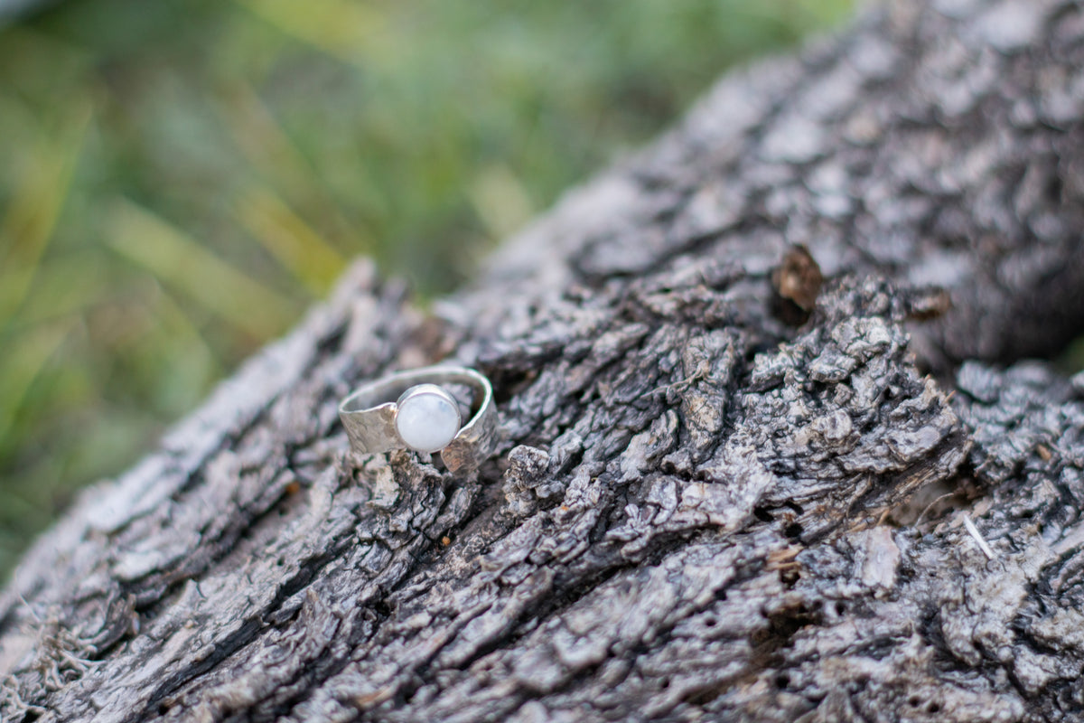 Anillo Selene con piedra Luna