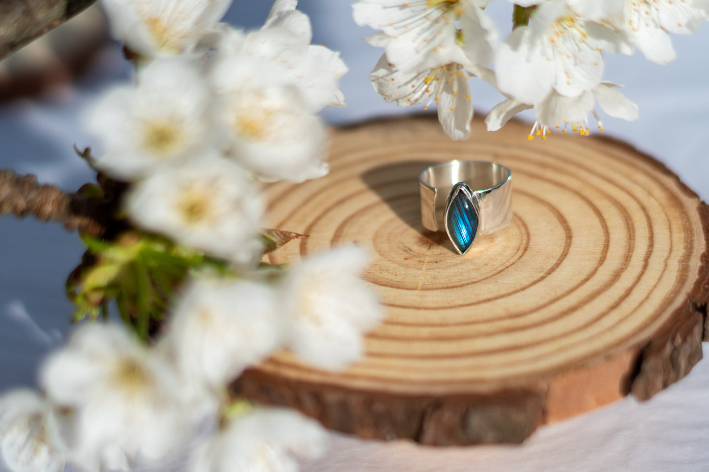 Anillo Saraswati con labradorita