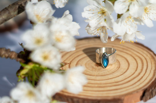 Anillo Saraswati con labradorita